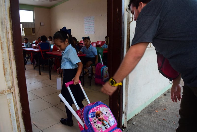 Entre risas y llantos, miles de niños y adolescentes regresan a clases en Carmen
